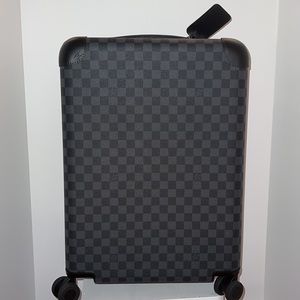 Louis Vuitton N23209
HORIZON 55 Noir Brand New